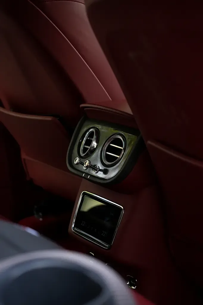 Bentley Bentayga 4.0 AT 4WD (550 hp) - 8