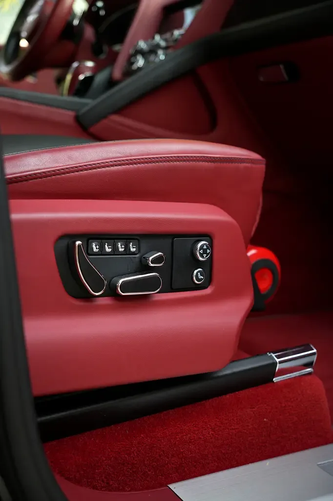Bentley Bentayga 4.0 AT 4WD (550 hp) - 10