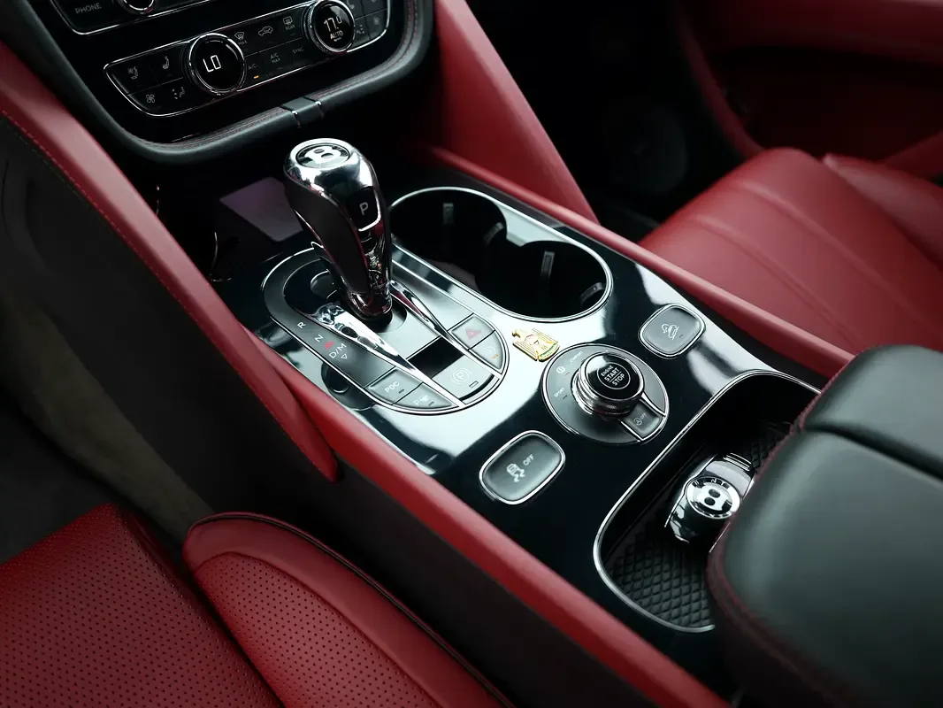 Bentley Bentayga 4.0 AT 4WD (550 hp) - 10