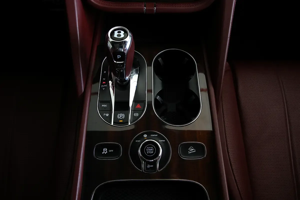 Bentley Bentayga 4.0 AT 4WD (550 hp) - 16