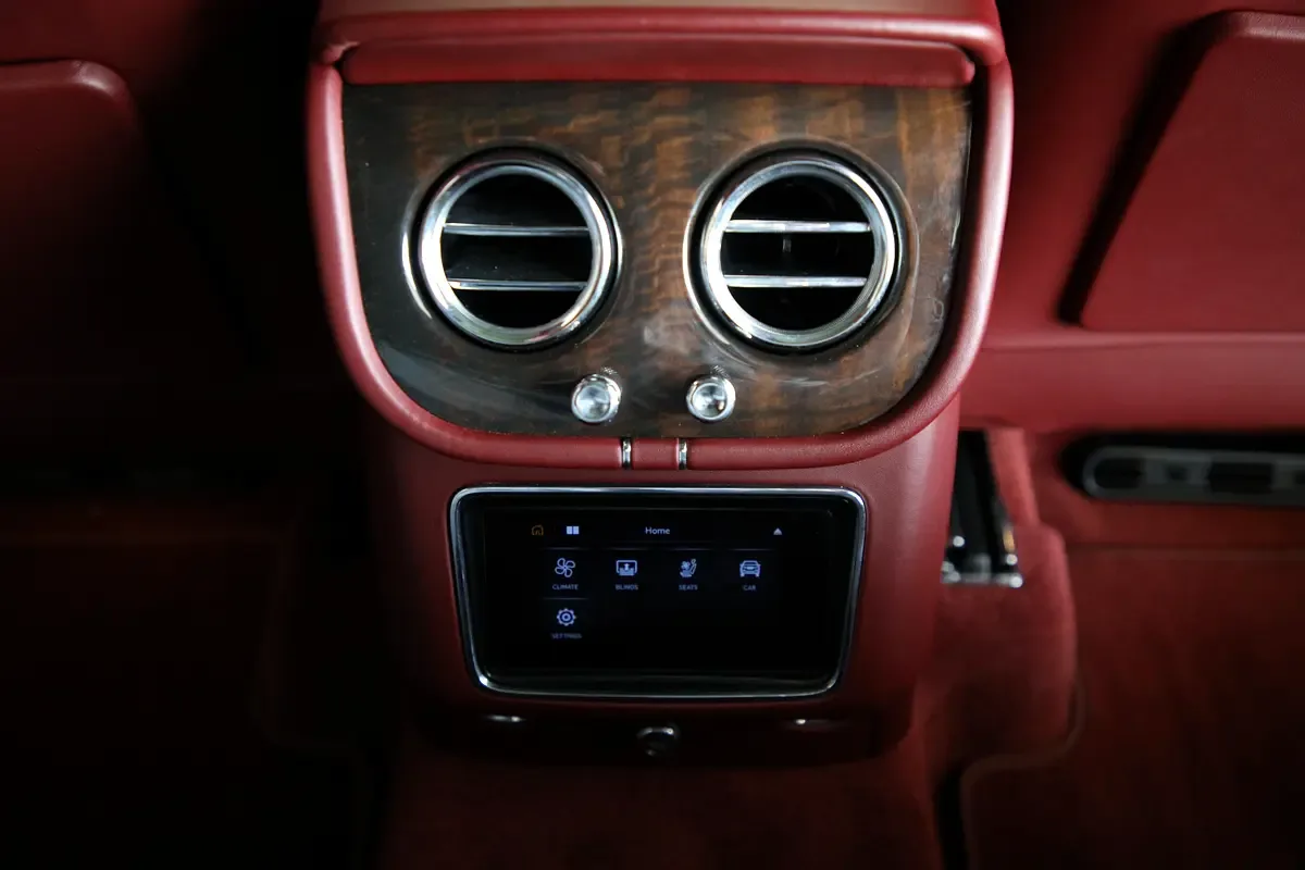 Bentley Bentayga 4.0 AT 4WD (550 hp) - 17