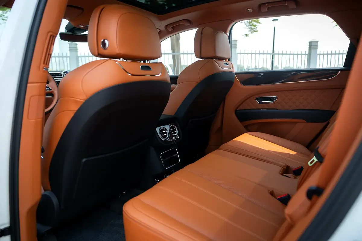 Bentley Bentayga 4.0 AT 4WD (550 hp) - 15