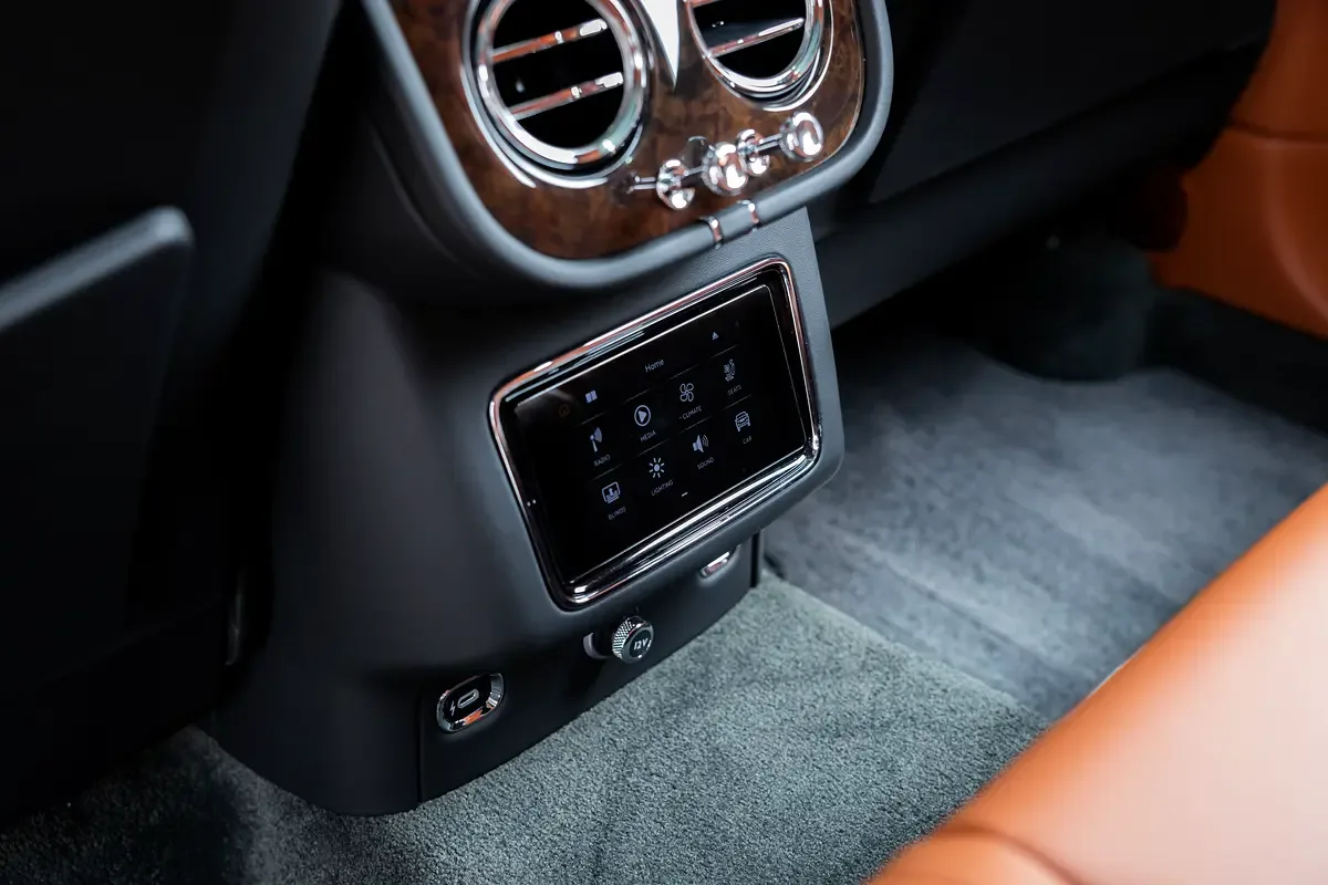 Bentley Bentayga 4.0 AT 4WD (550 hp) - 13