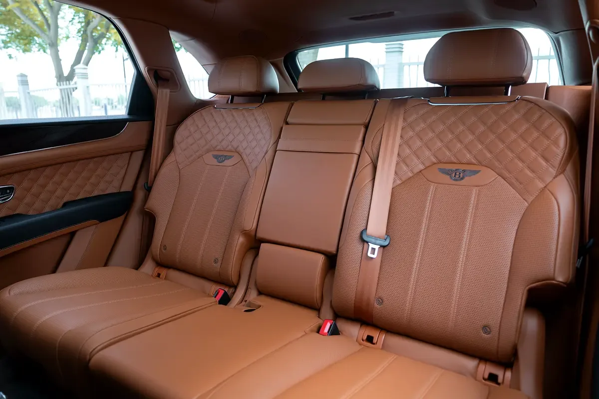 Bentley Bentayga 4.0 AT 4WD (550 hp) - 16