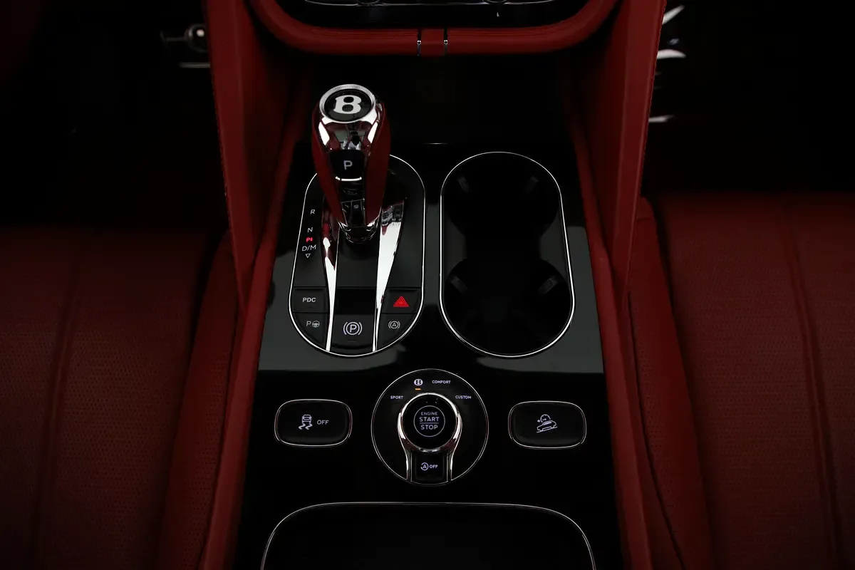 Bentley Bentayga 4.0 AT 4WD (550 hp) - 17