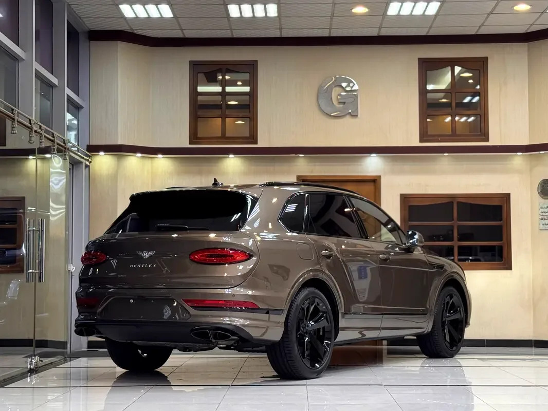 Bentley Bentayga 4.0 AT 4WD (550 حصان) - 2