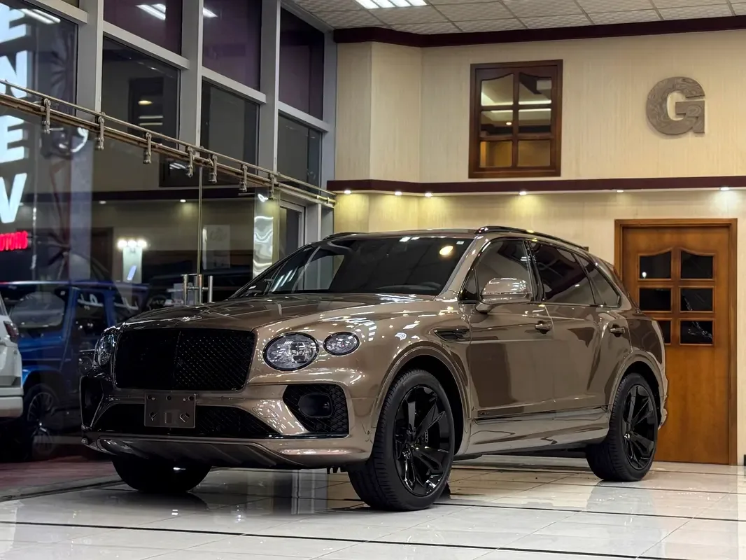 Bentley Bentayga 4.0 AT 4WD (550 حصان)