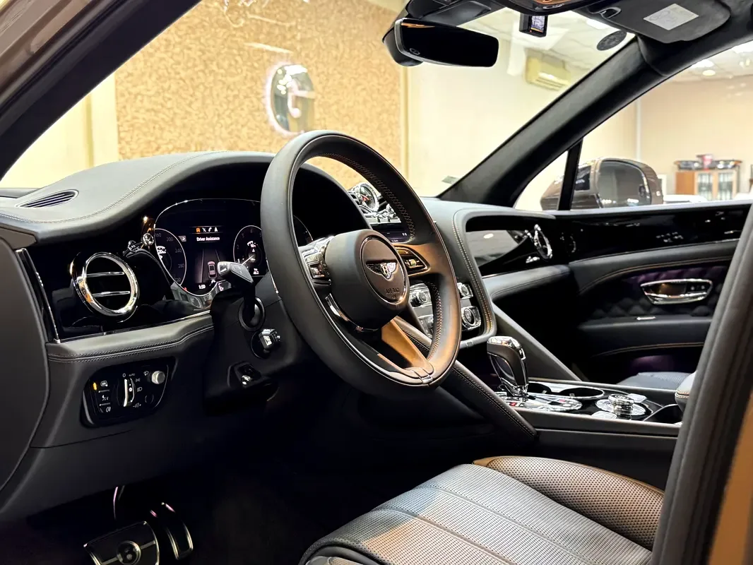 Bentley Bentayga 4.0 AT 4WD (550 حصان) - 10
