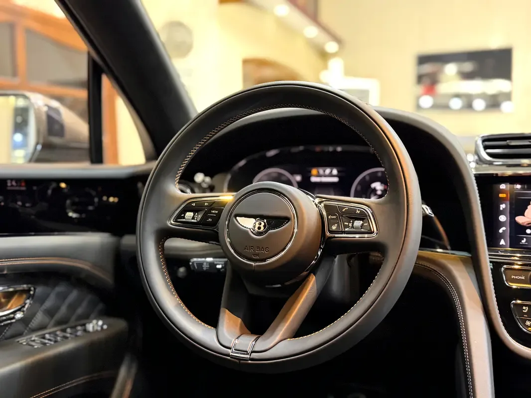 Bentley Bentayga 4.0 AT 4WD (550 حصان) - 17