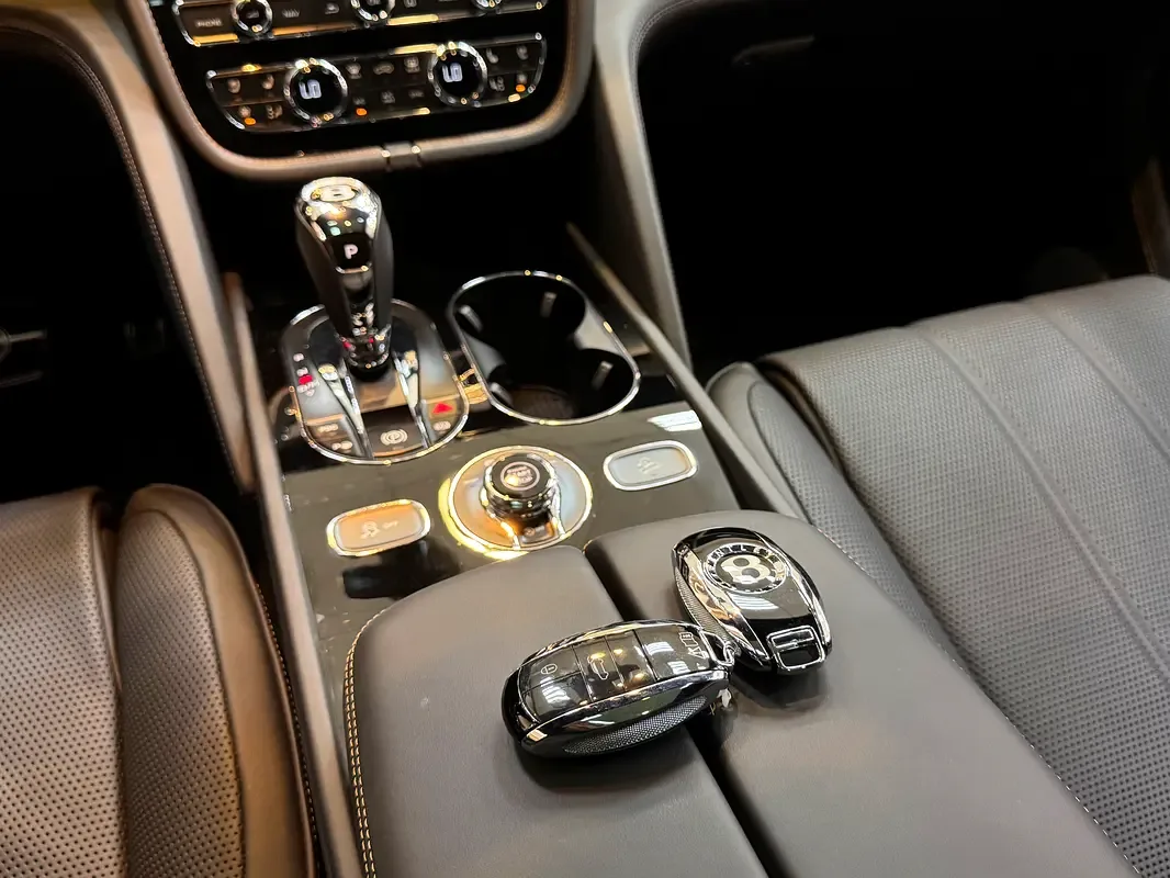 Bentley Bentayga 4.0 AT 4WD (550 حصان) - 19
