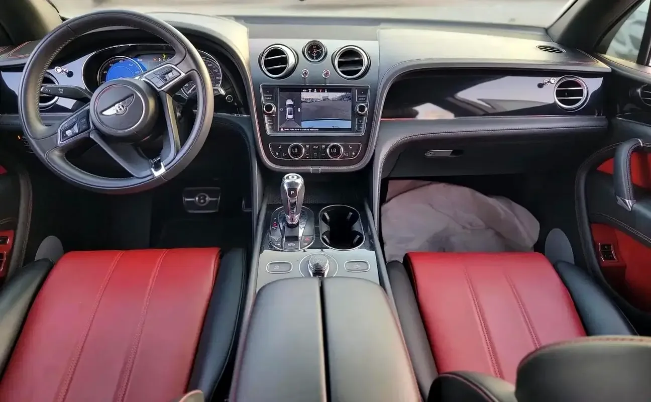 Bentley Bentayga 4.0 AT AWD (550 حصان) - 2