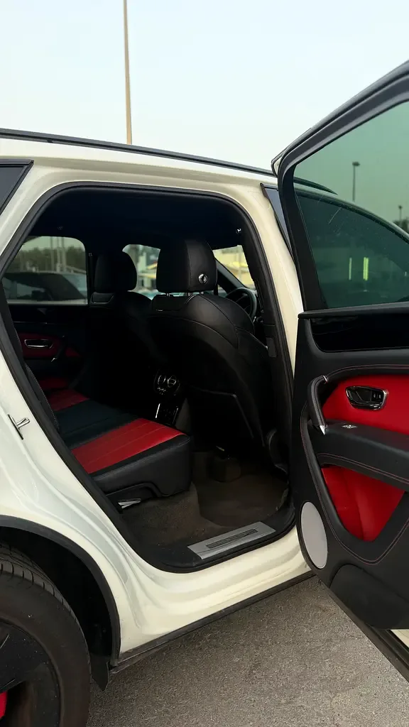 Bentley Bentayga 4.0 AT AWD (550 حصان) - 7