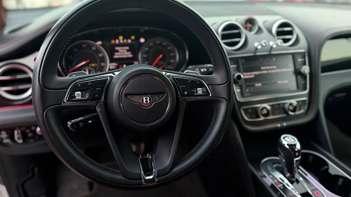 Bentley Bentayga 4.0 AT AWD (550 حصان) - 10