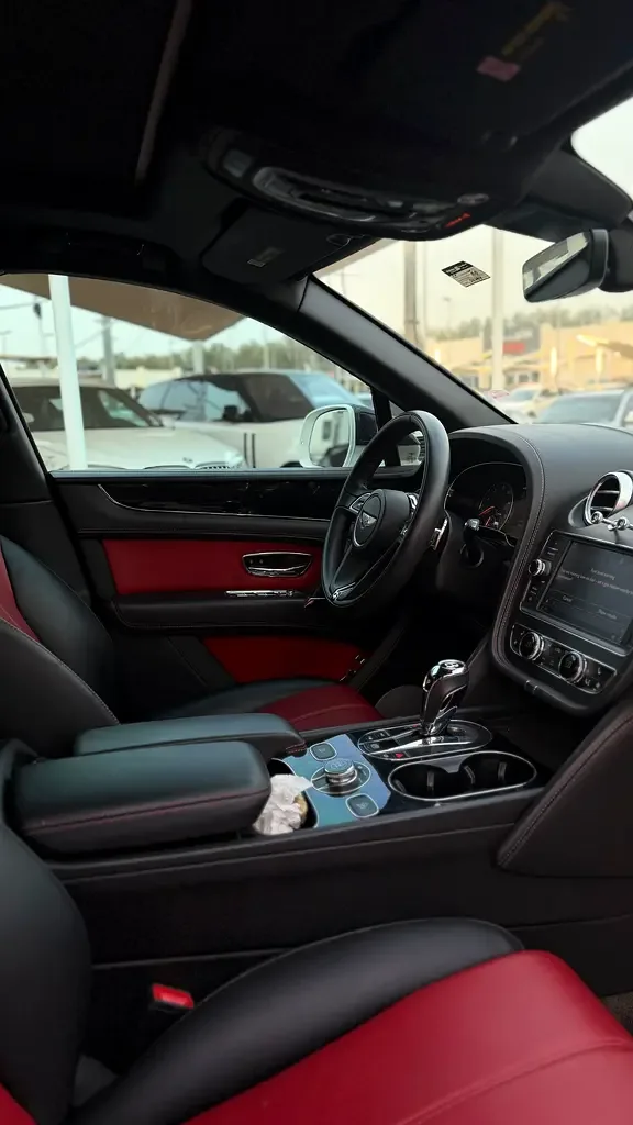 Bentley Bentayga 4.0 AT AWD (550 حصان) - 8