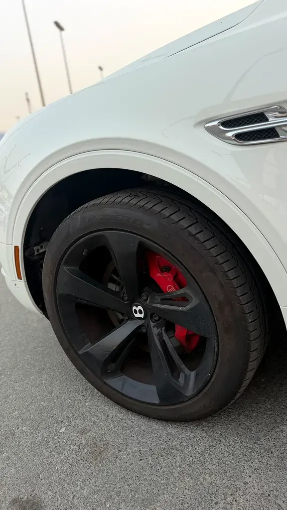 Bentley Bentayga 4.0 AT AWD (550 حصان) - 14