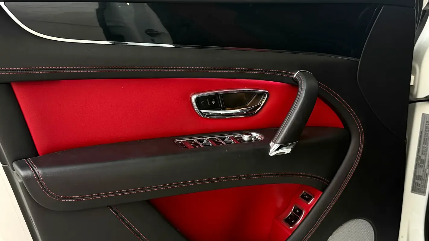 Bentley Bentayga 4.0 AT AWD (550 حصان) - 11