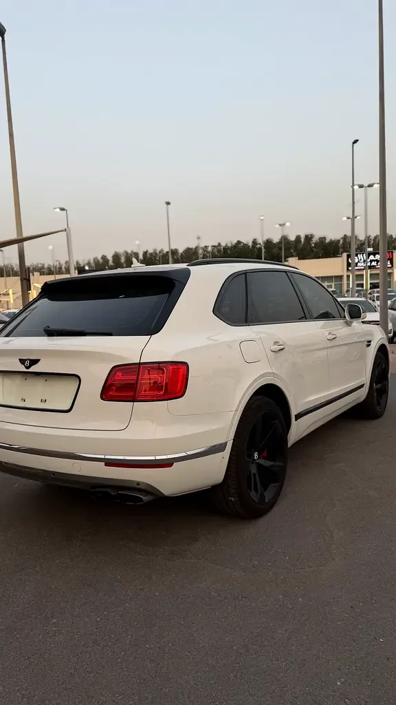 Bentley Bentayga 4.0 AT AWD (550 حصان) - 16
