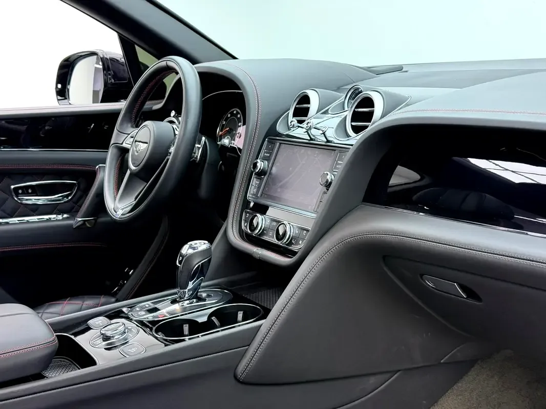 Bentley Bentayga 4.0 AT AWD (550 hp) - 13