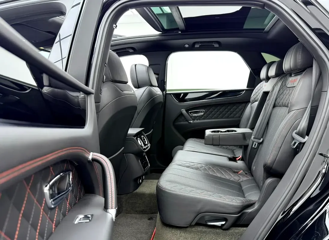 Bentley Bentayga 4.0 AT AWD (550 hp) - 16
