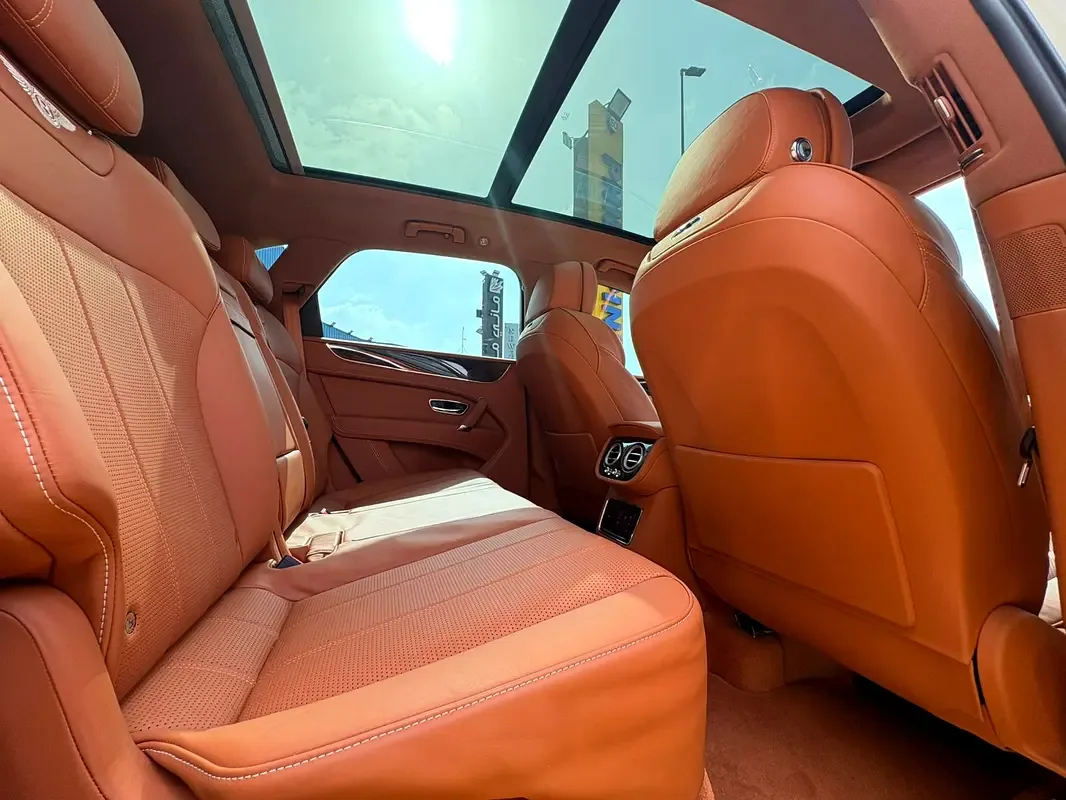 Bentley Bentayga 4.0 AT AWD (550 hp) - 12
