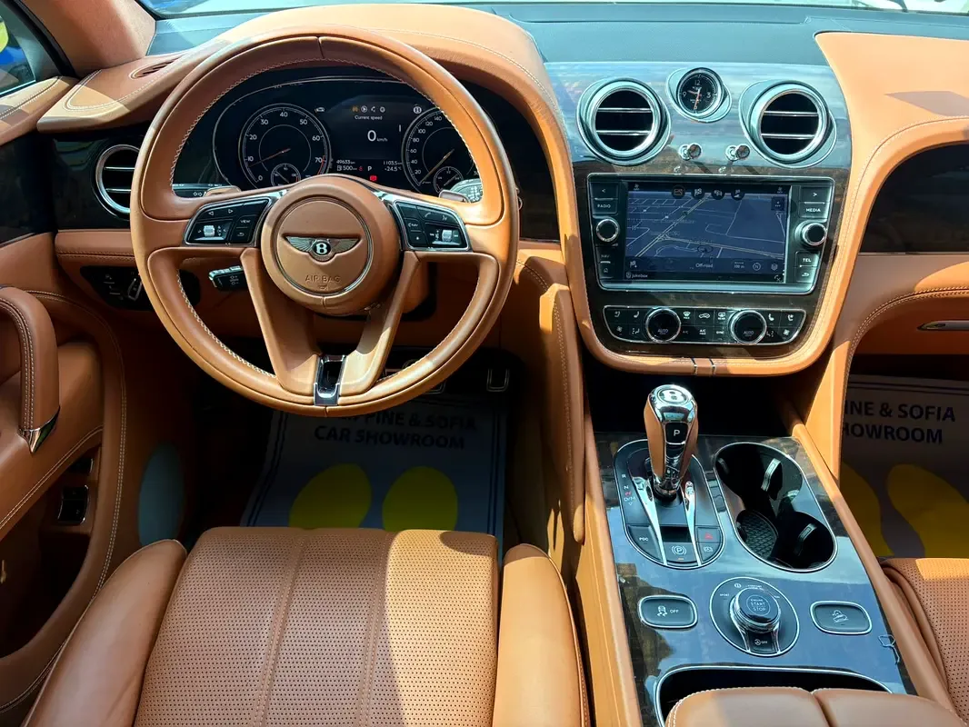 Bentley Bentayga 4.0 AT AWD (550 hp) - 14