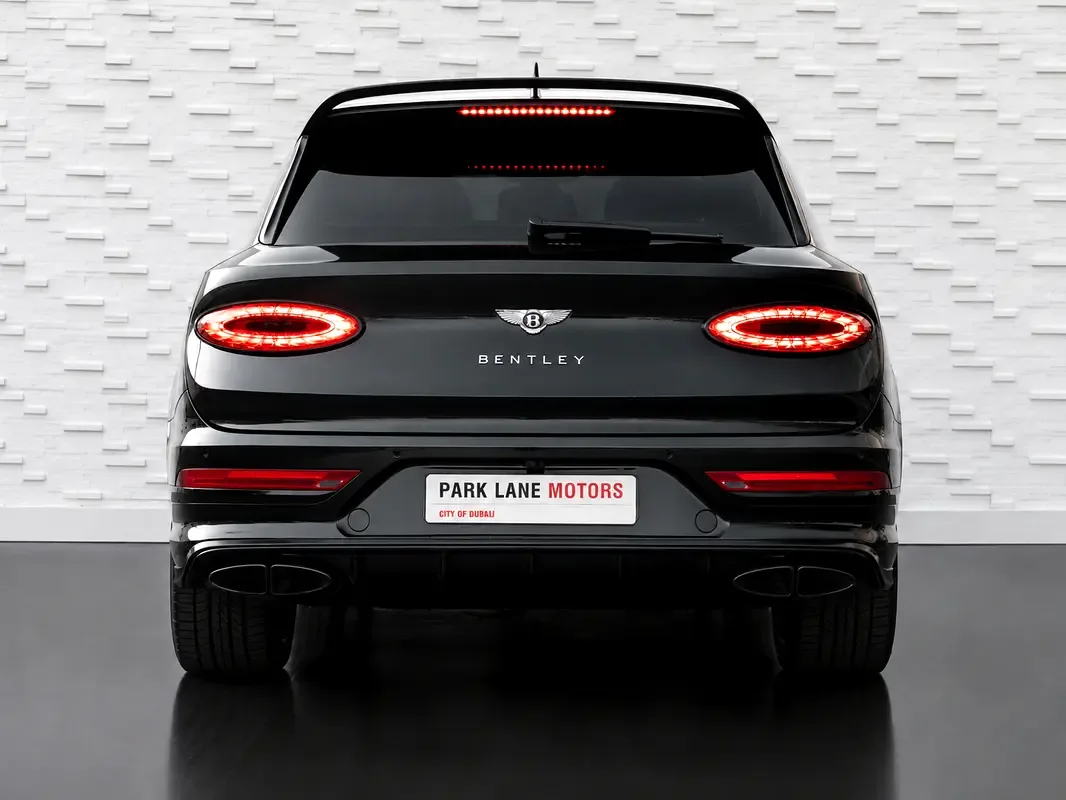 Bentley Bentayga 4.0 AT AWD (550 حصان) - 4