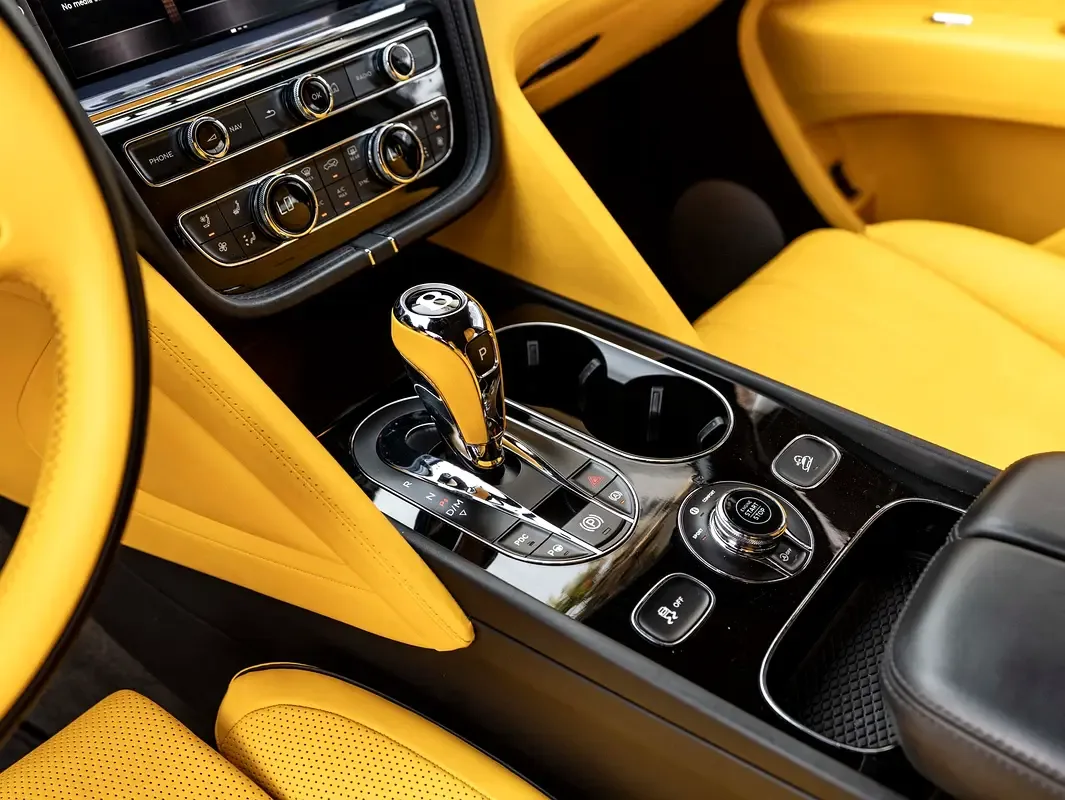 Bentley Bentayga 4.0 AT AWD (550 حصان) - 10