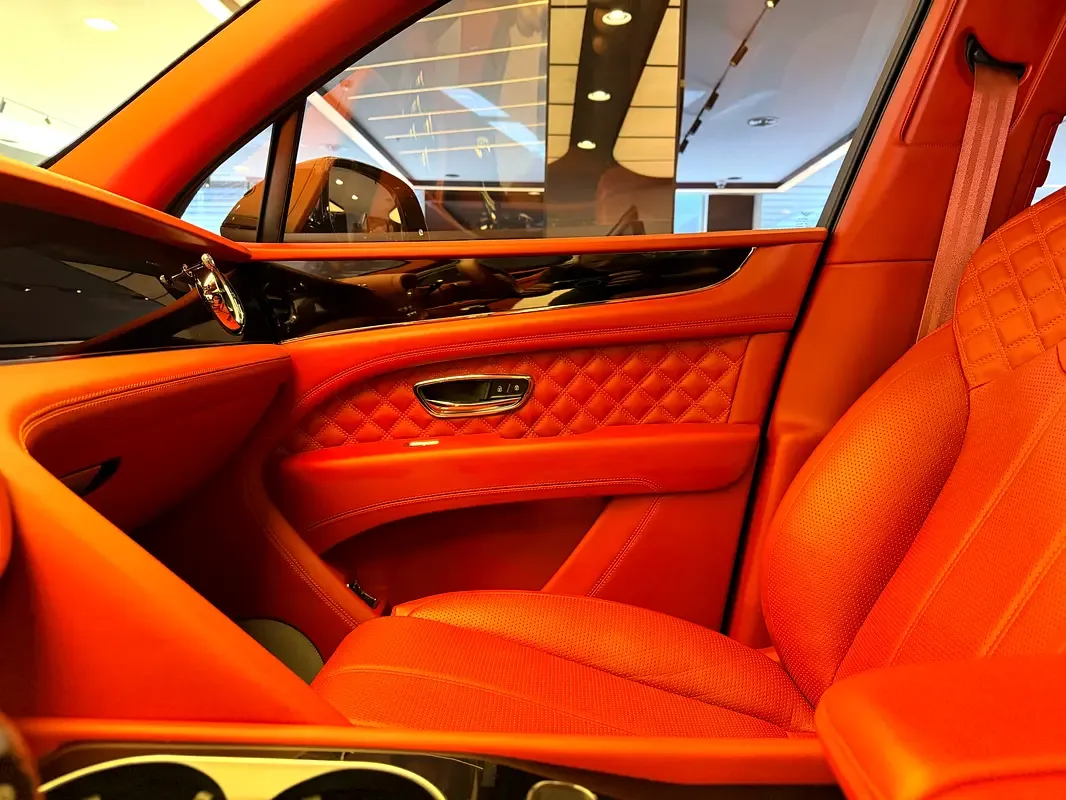 Bentley Bentayga 4.0 AT AWD (650 حصان) - 8
