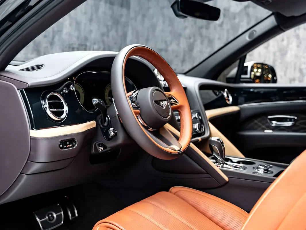 Bentley Bentayga 6.0 AT 4WD (635 حصان) - 10