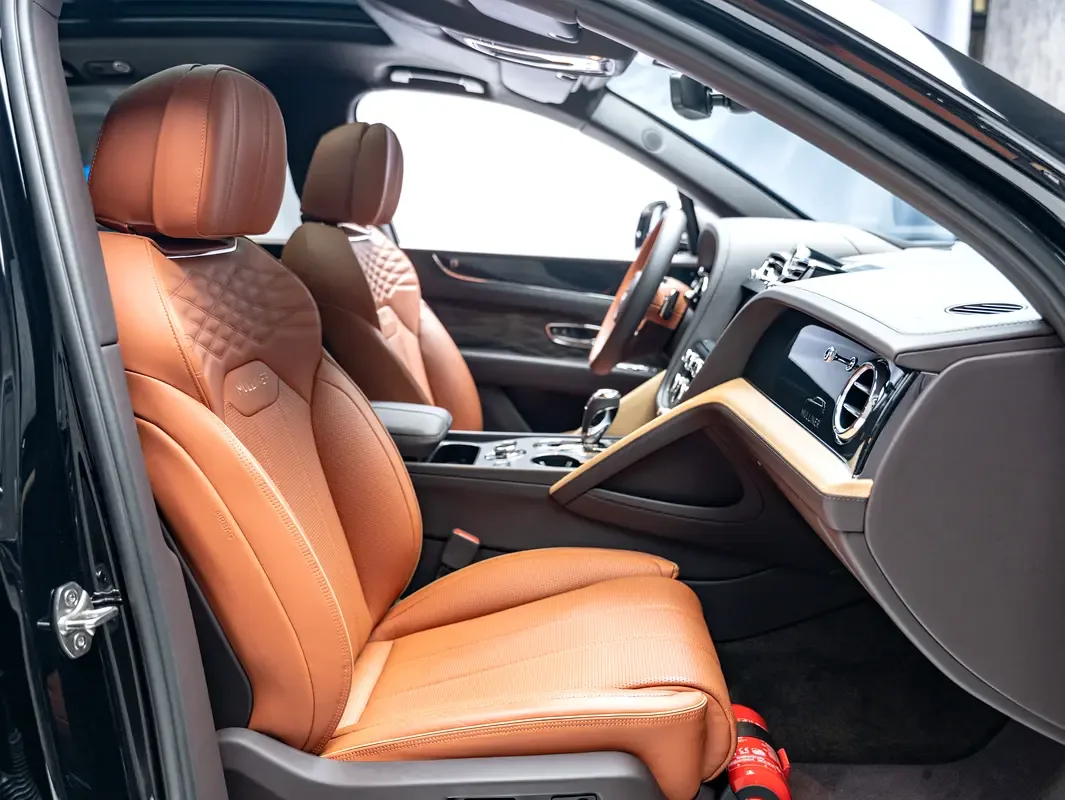 Bentley Bentayga 6.0 AT 4WD (635 حصان) - 8