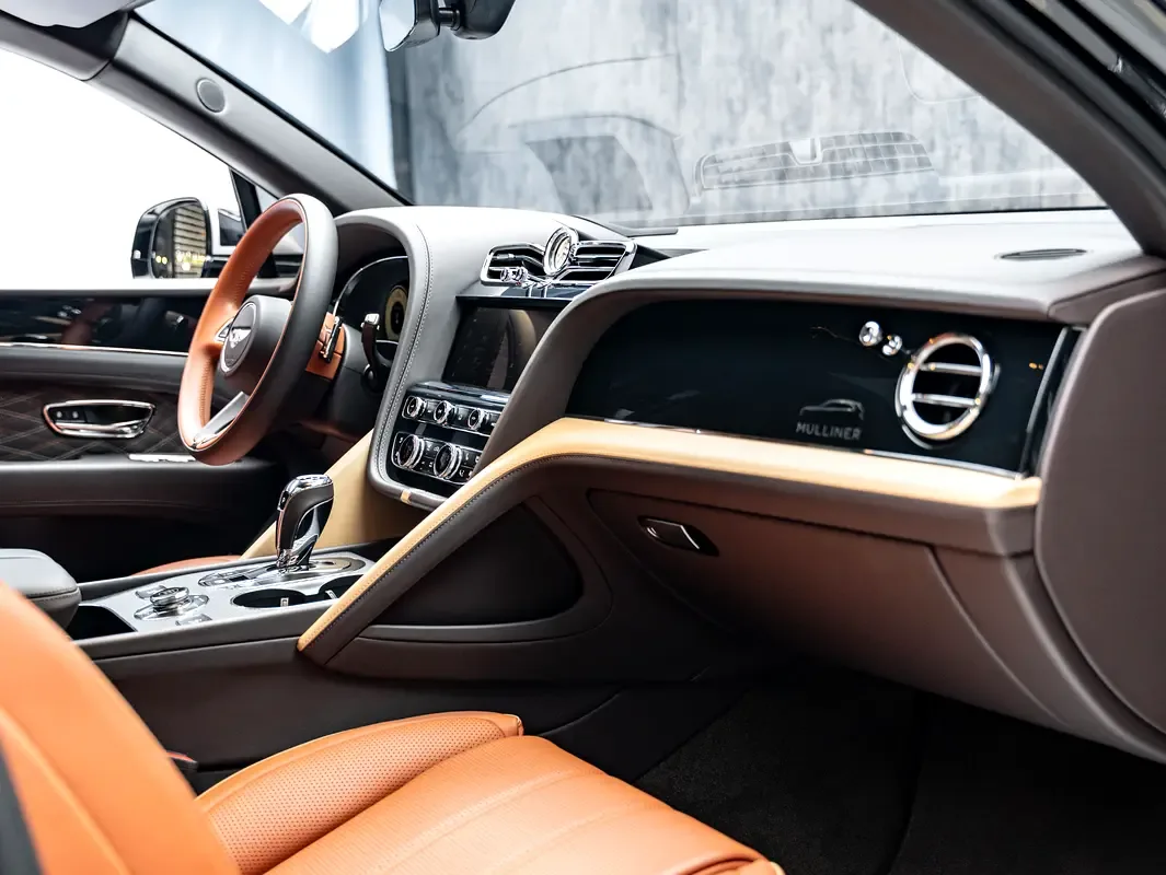 Bentley Bentayga 6.0 AT 4WD (635 حصان) - 12