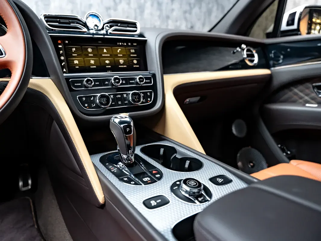 Bentley Bentayga 6.0 AT 4WD (635 حصان) - 15
