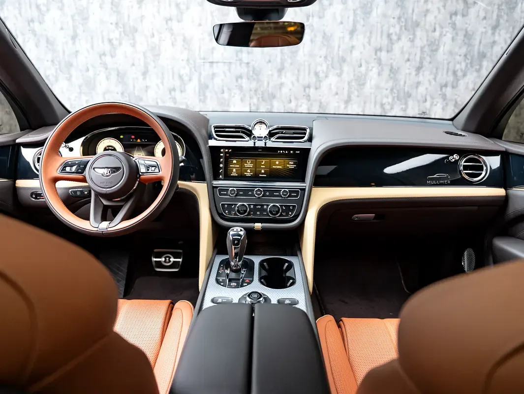 Bentley Bentayga 6.0 AT 4WD (635 حصان) - 14