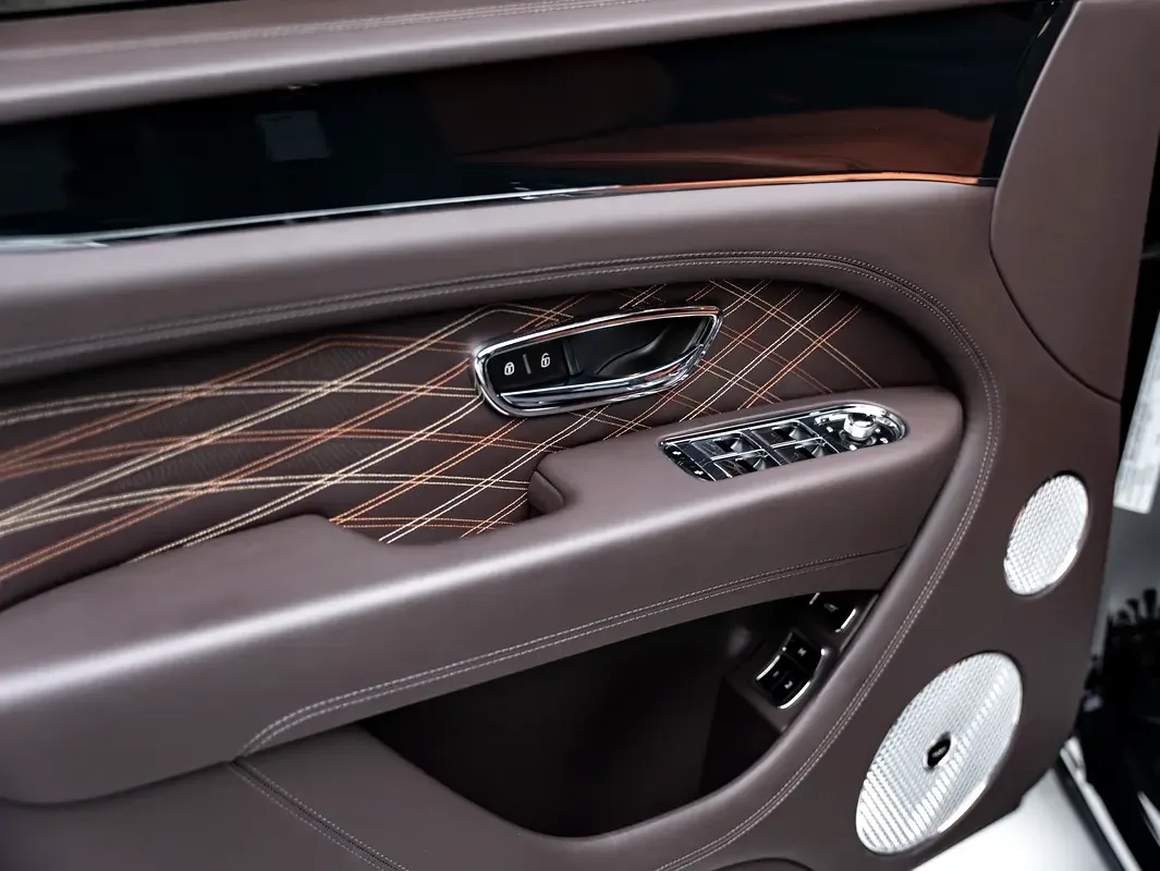 Bentley Bentayga 6.0 AT 4WD (635 حصان) - 17