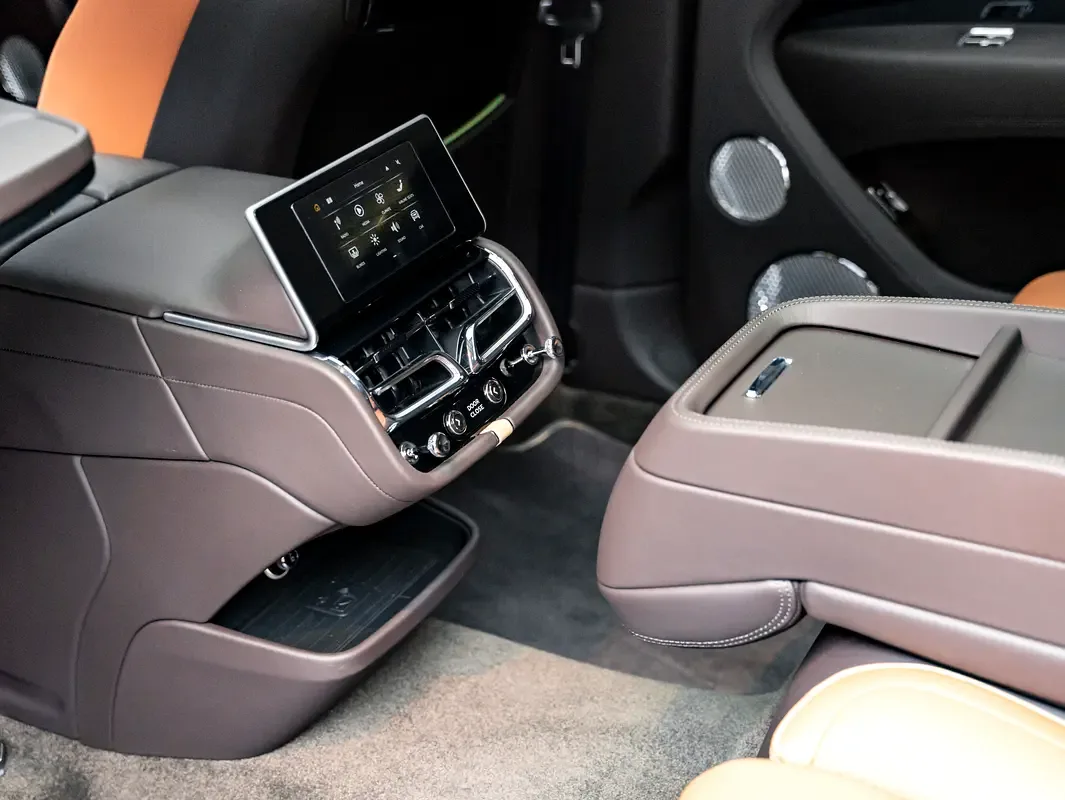 Bentley Bentayga 6.0 AT 4WD (635 حصان) - 18