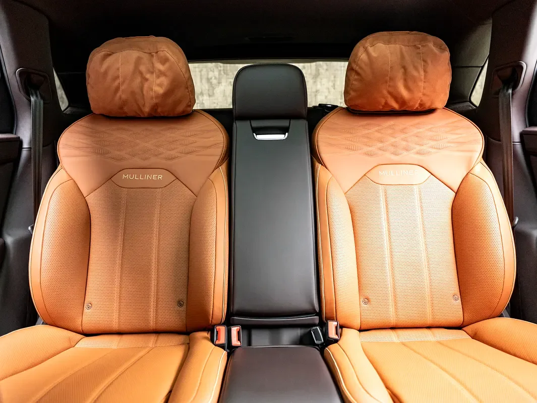 Bentley Bentayga 6.0 AT 4WD (635 حصان) - 16