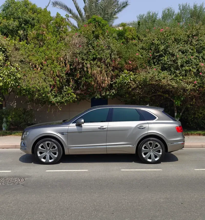 Bentley Bentayga 6.0 AT AWD (608 حصان) - 4