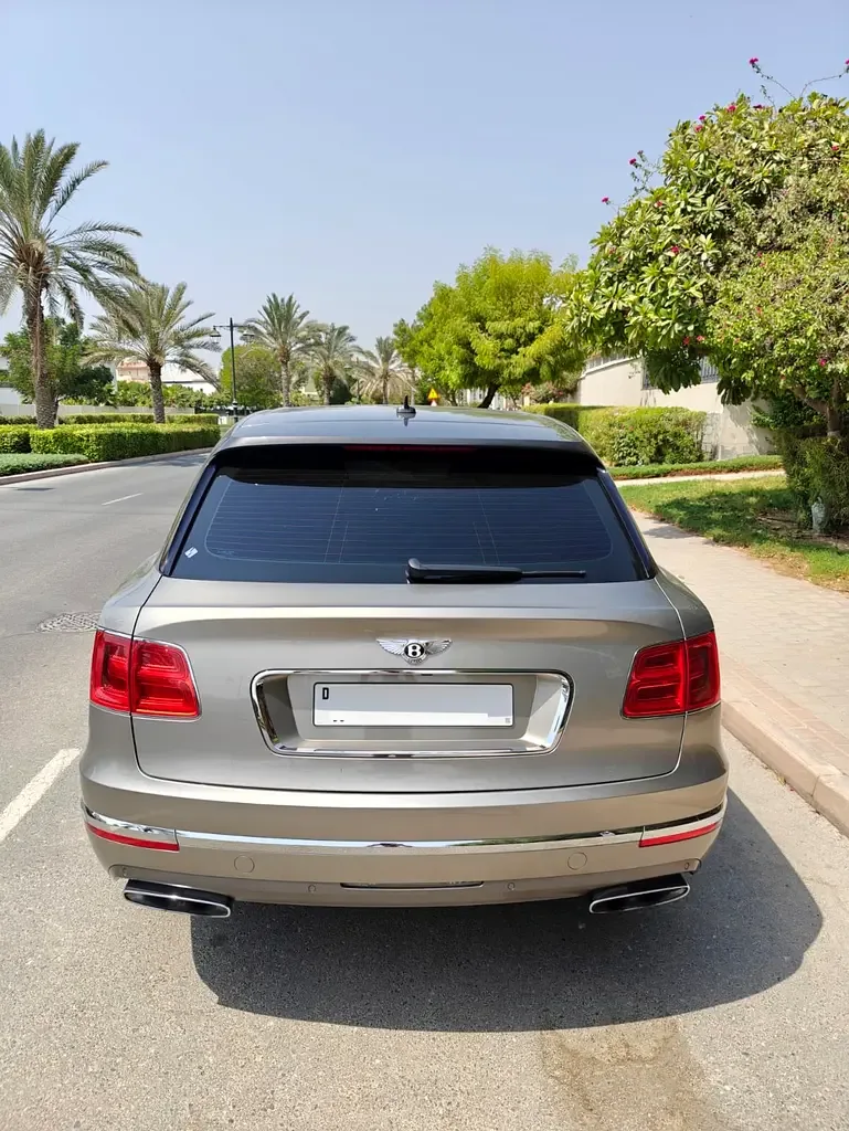 Bentley Bentayga 6.0 AT AWD (608 حصان) - 6