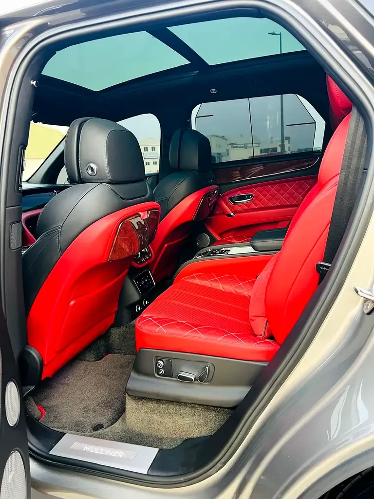 Bentley Bentayga 6.0 AT AWD (608 حصان) - 9