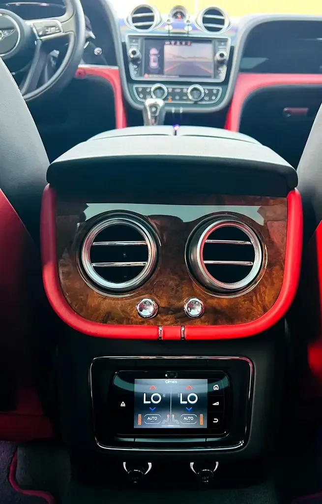 Bentley Bentayga 6.0 AT AWD (608 حصان) - 10
