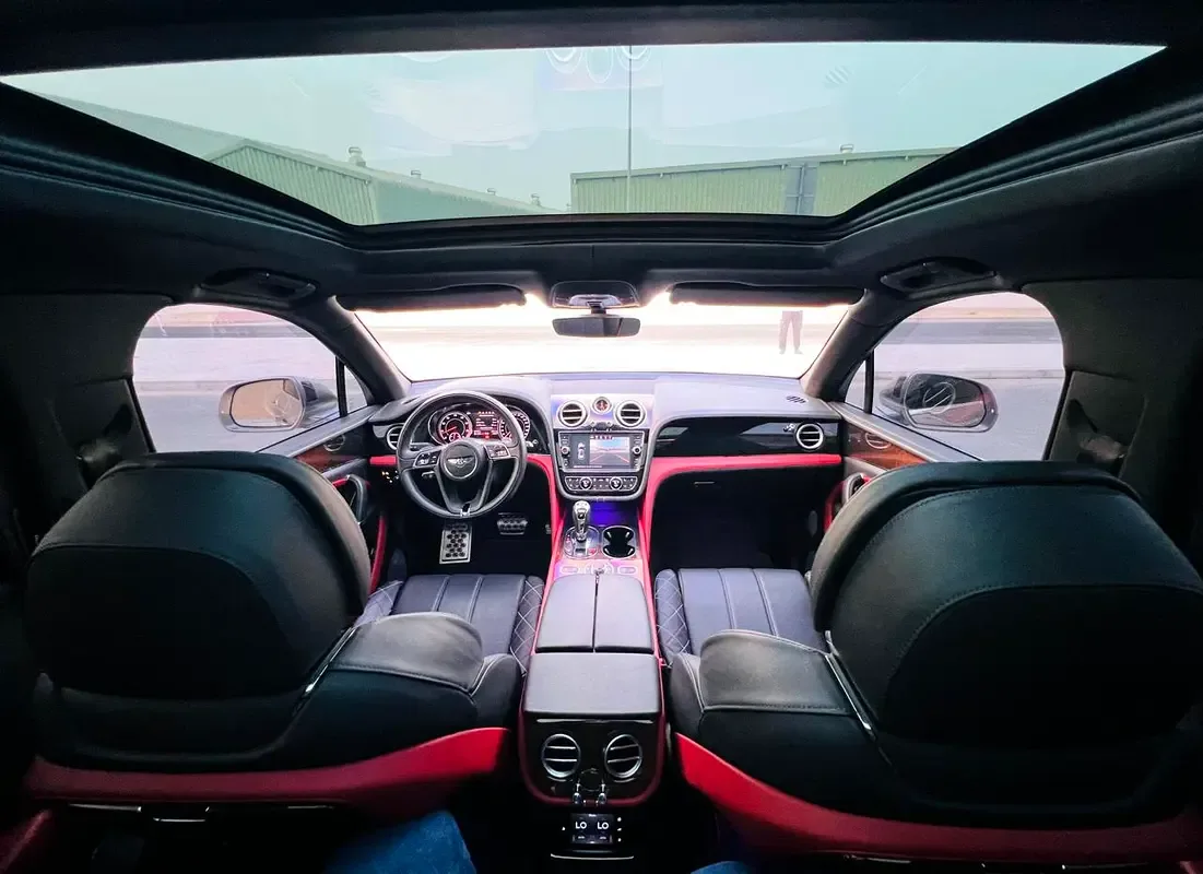 Bentley Bentayga 6.0 AT AWD (608 حصان) - 15