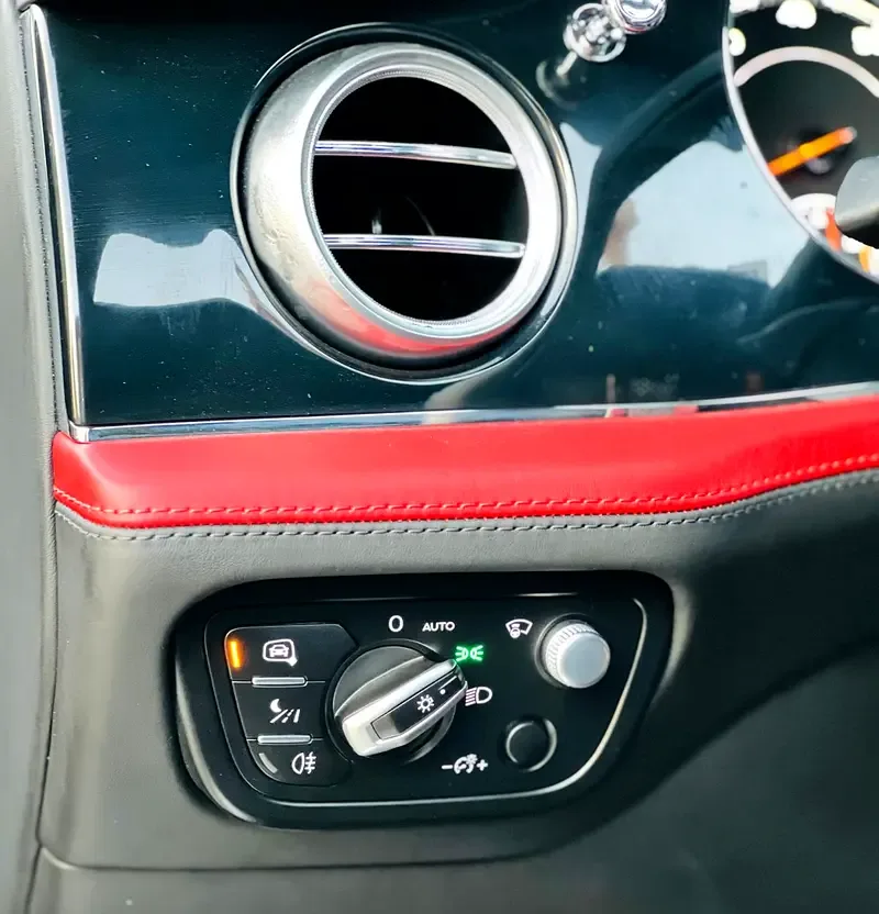 Bentley Bentayga 6.0 AT AWD (608 حصان) - 16