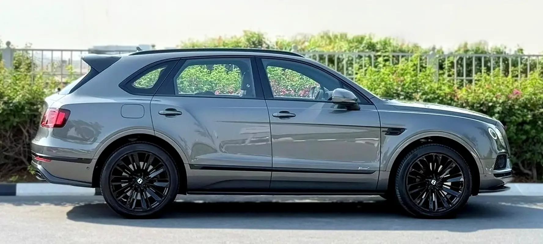 Bentley Bentayga 6.0 AT AWD (635 حصان) - 3