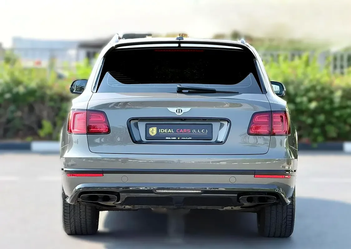 Bentley Bentayga 6.0 AT AWD (635 حصان) - 6