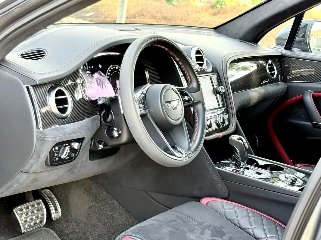 Bentley Bentayga 6.0 AT AWD (635 حصان) - 9