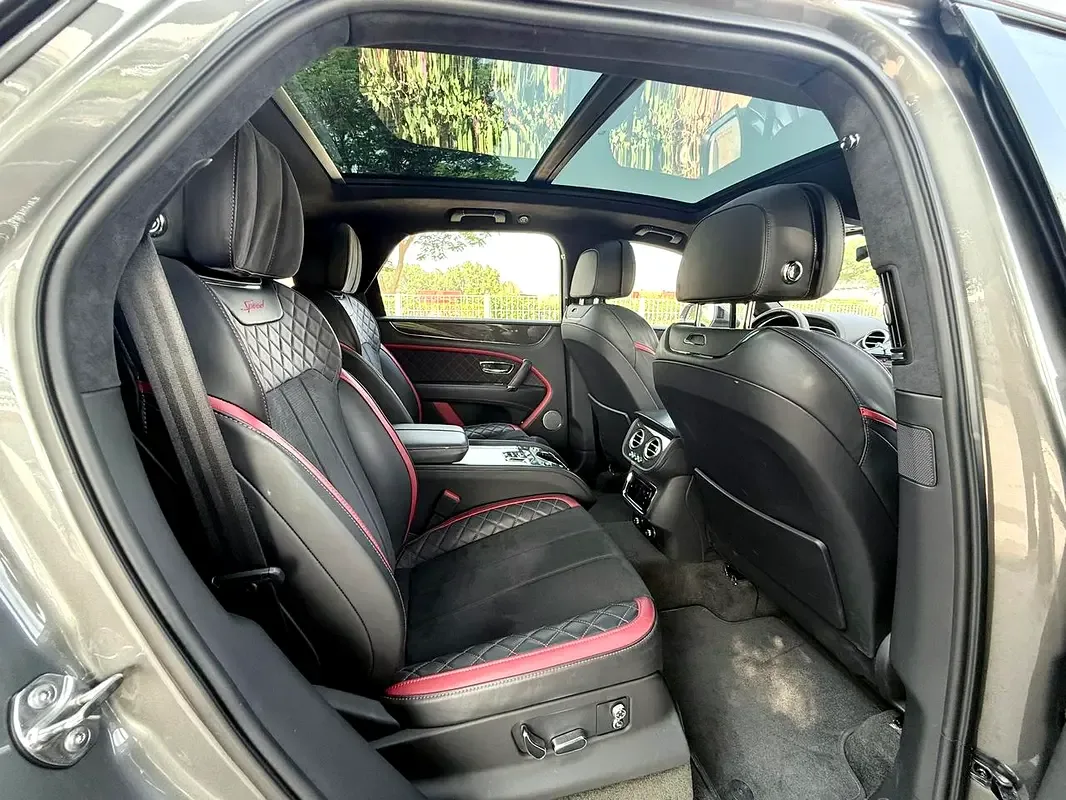 Bentley Bentayga 6.0 AT AWD (635 حصان) - 16