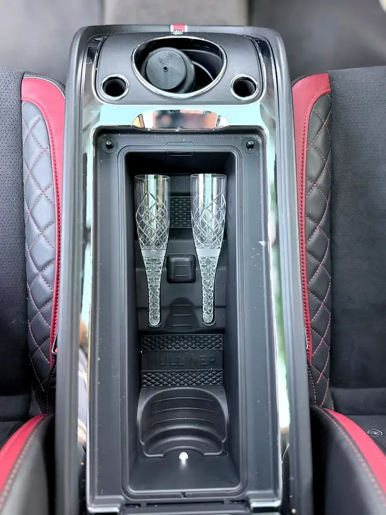 Bentley Bentayga 6.0 AT AWD (635 حصان) - 15