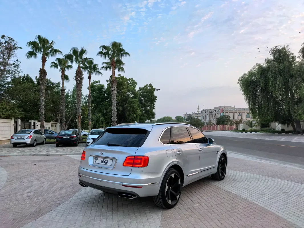 Bentley Bentayga 6.0 AT AWD (635 hp) - 12