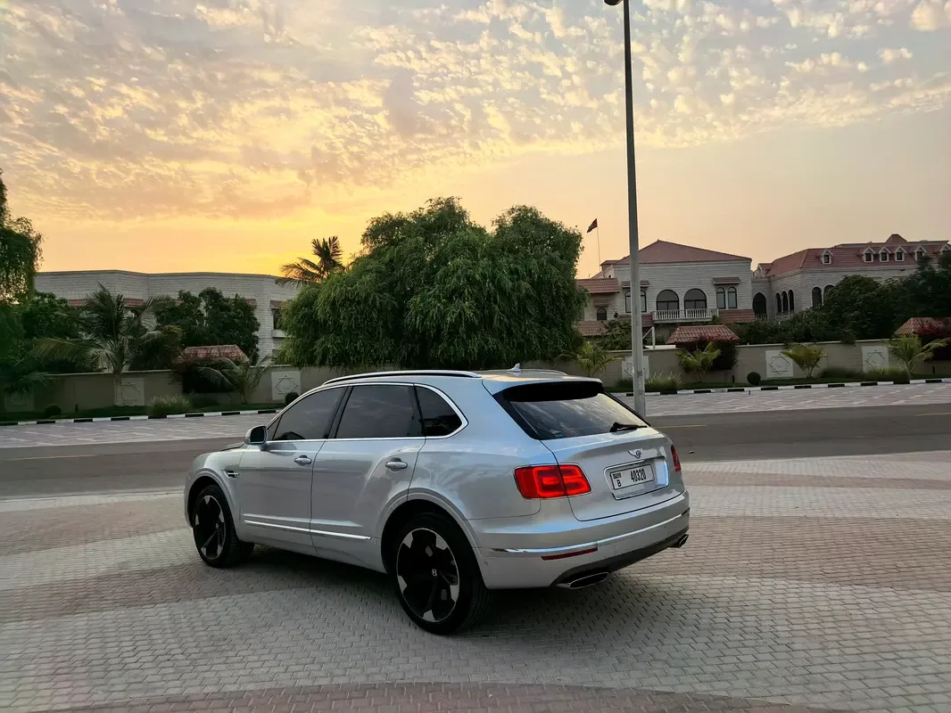 Bentley Bentayga 6.0 AT AWD (635 hp) - 14