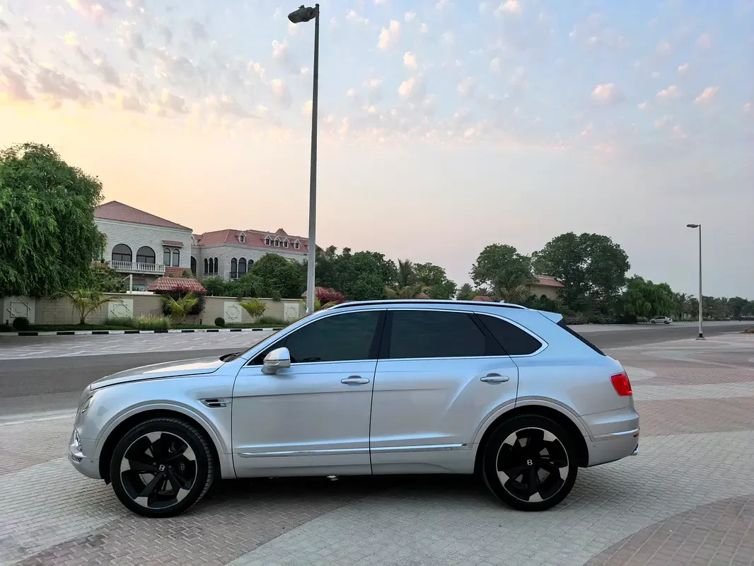 Bentley Bentayga 6.0 AT AWD (635 hp) - 16